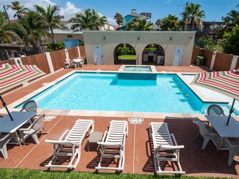5,441 condominiums in San Andres .